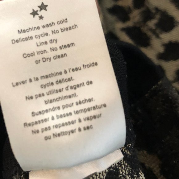 Aritzia Talula Mini Skirt Size 8 i14 - Picture 6 of 6